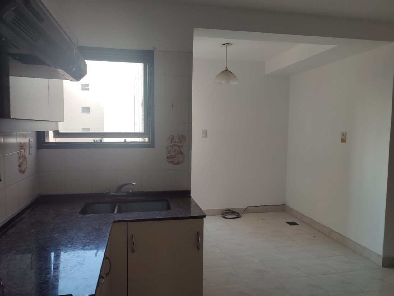 VENDO DEPARTAMENTO 3 DORM. CON COCHERA FRENTA A LA UCA