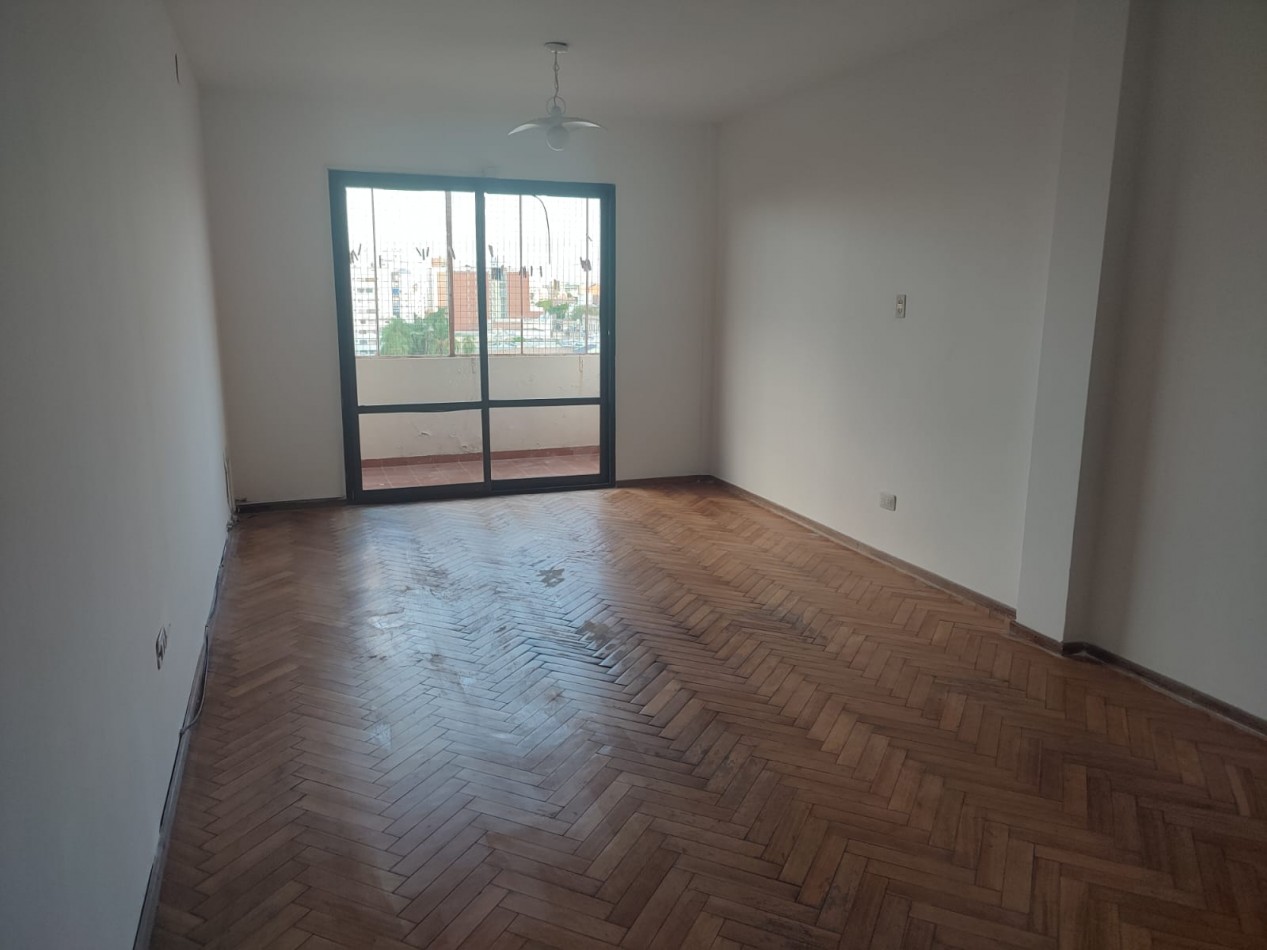 VENDO DEPARTAMENTO 3 DORM. CON COCHERA FRENTA A LA UCA