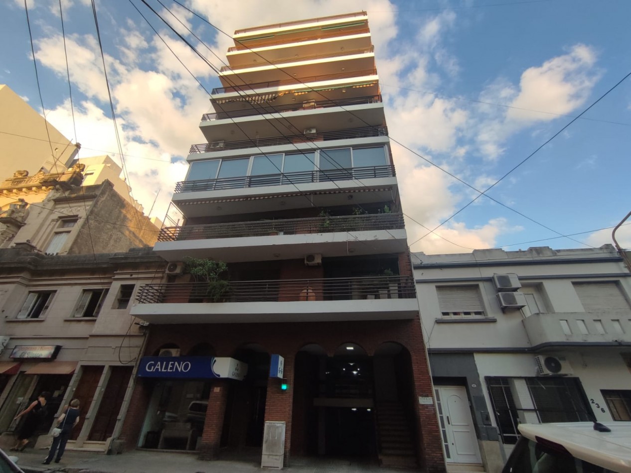 VENDO DEPARTAMENTO 3 DORM. CON COCHERA FRENTA A LA UCA