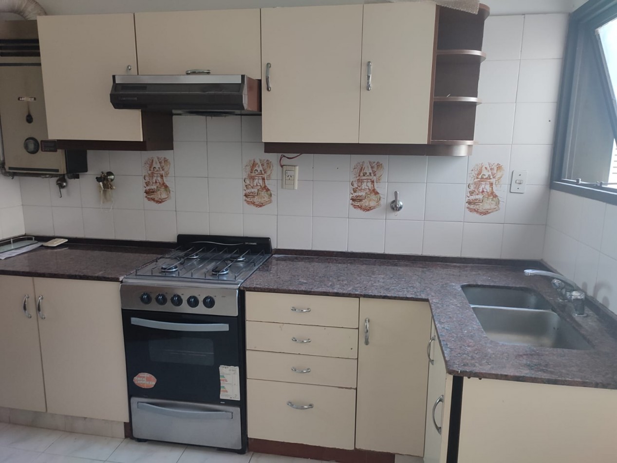 VENDO DEPARTAMENTO 3 DORM. CON COCHERA FRENTA A LA UCA