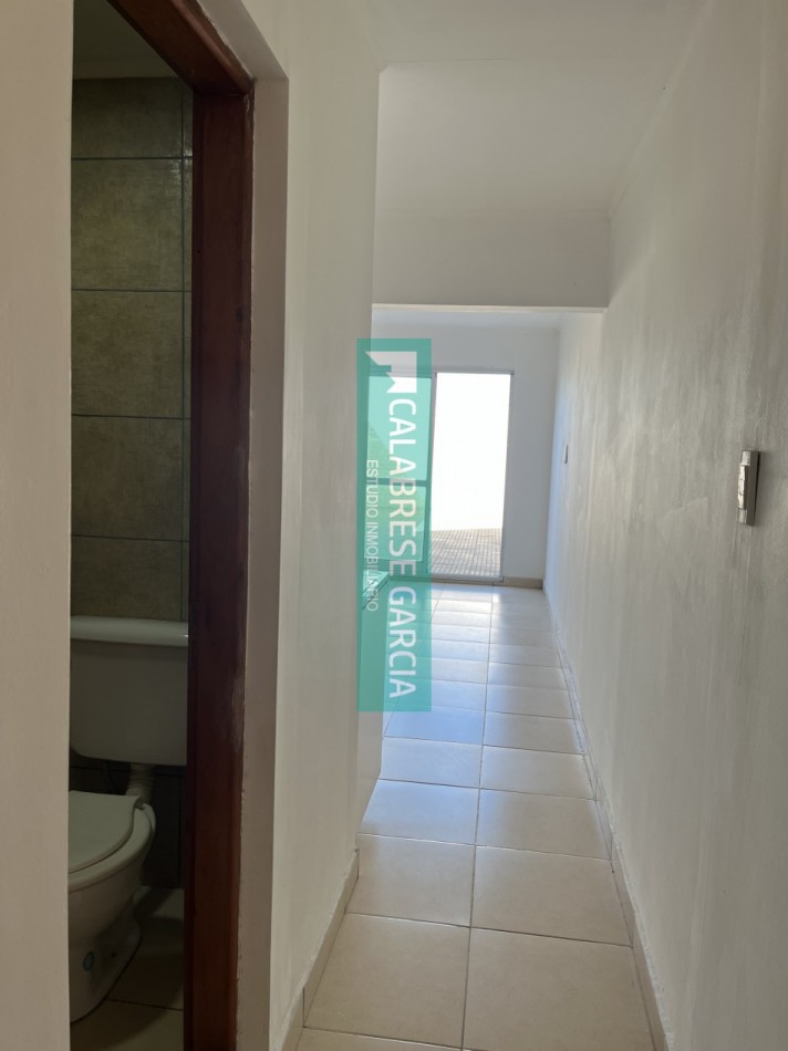 Alquilo departamento de 1 dormitorio PB contrafrente con patio zona Bv. Racedo y Av. de las Americas