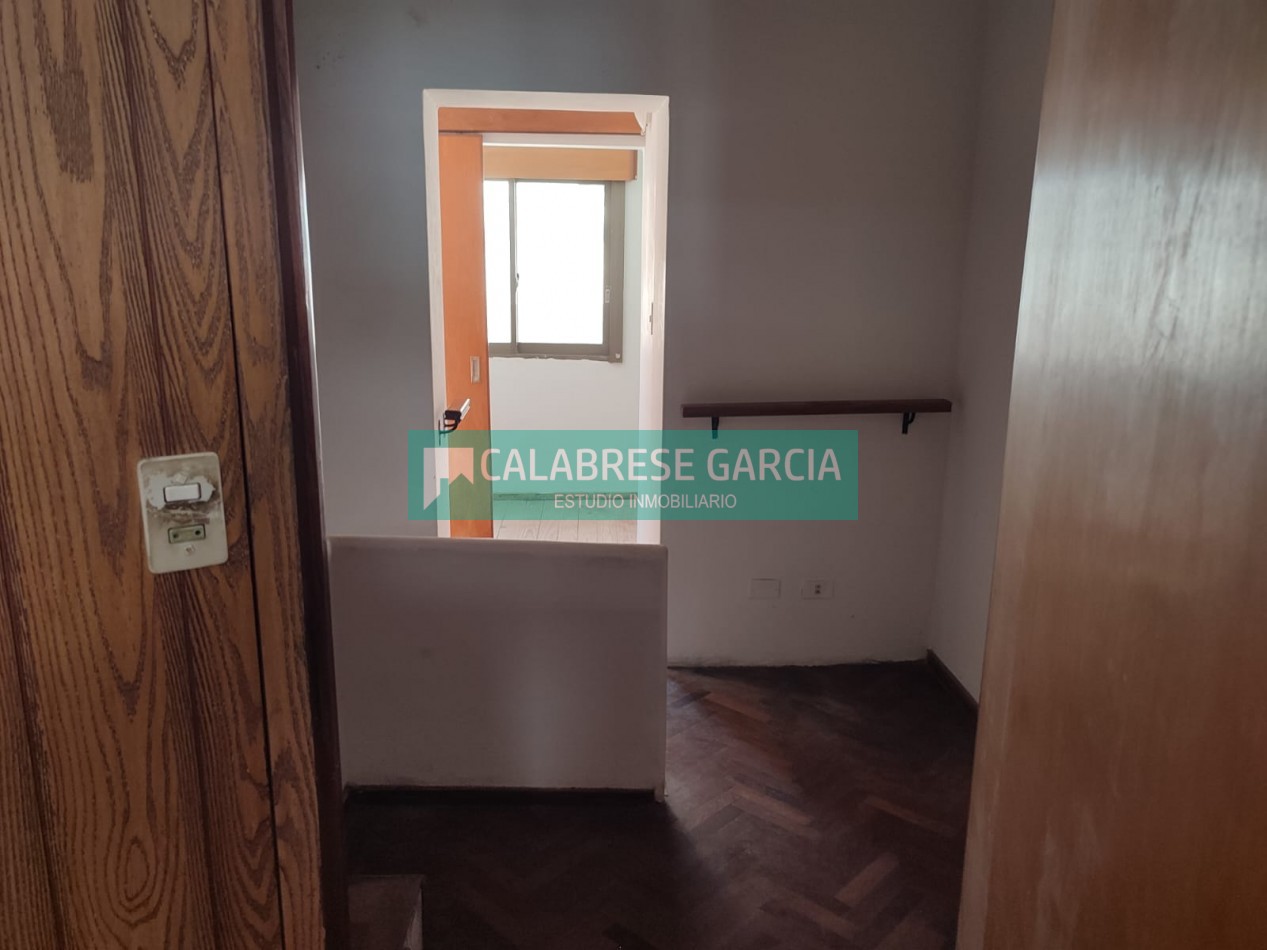 RETASADO ! IMPERDIBLE OPORTUNIDAD VENDO CASA A METROS DE LA PLAZA DE MAYO Y PEATONAL APTA CREDITO