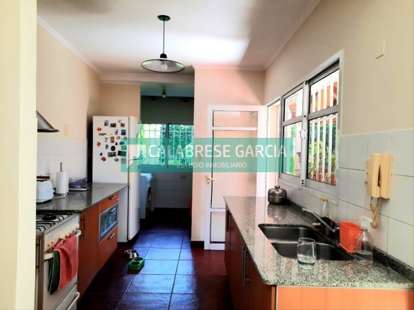 SE VENDE CASA ZONA CENTRO-PARQUE