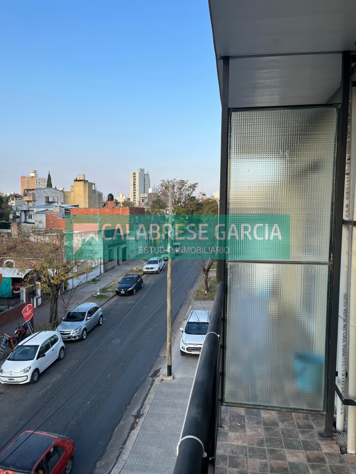 Alquilo Monoambiente al frente zona Laprida y Patagonia