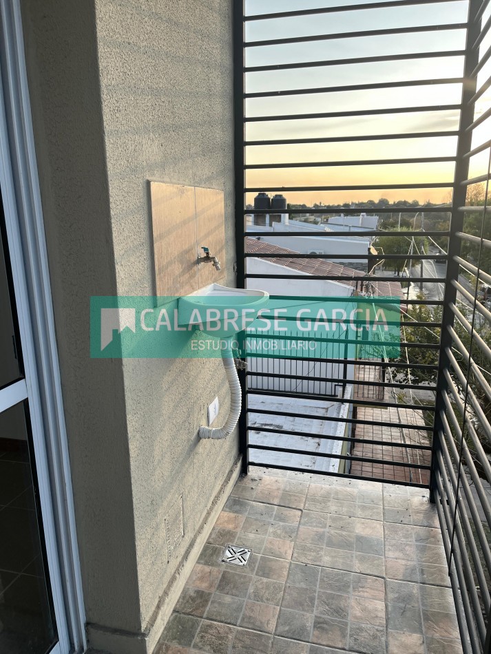 Alquilo Monoambiente al frente zona Laprida y Patagonia