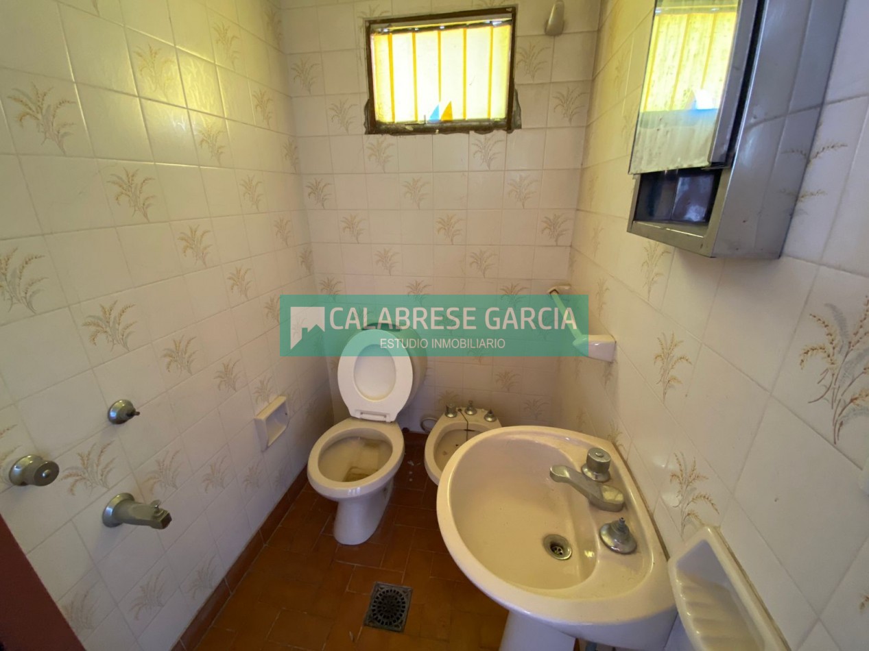 RETASADO ! IMPERDIBLE OPORTUNIDAD VENDO CASA A METROS DE LA PLAZA DE MAYO Y PEATONAL APTA CREDITO