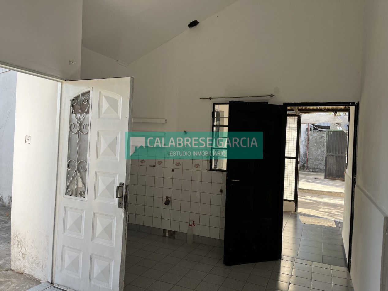 Alquilo casa zona Av. Jorge Newbery y Caputto