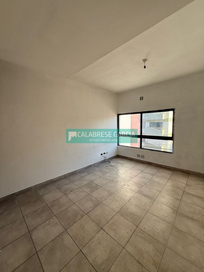 Se alquila monoambiente zona centro por ascensor