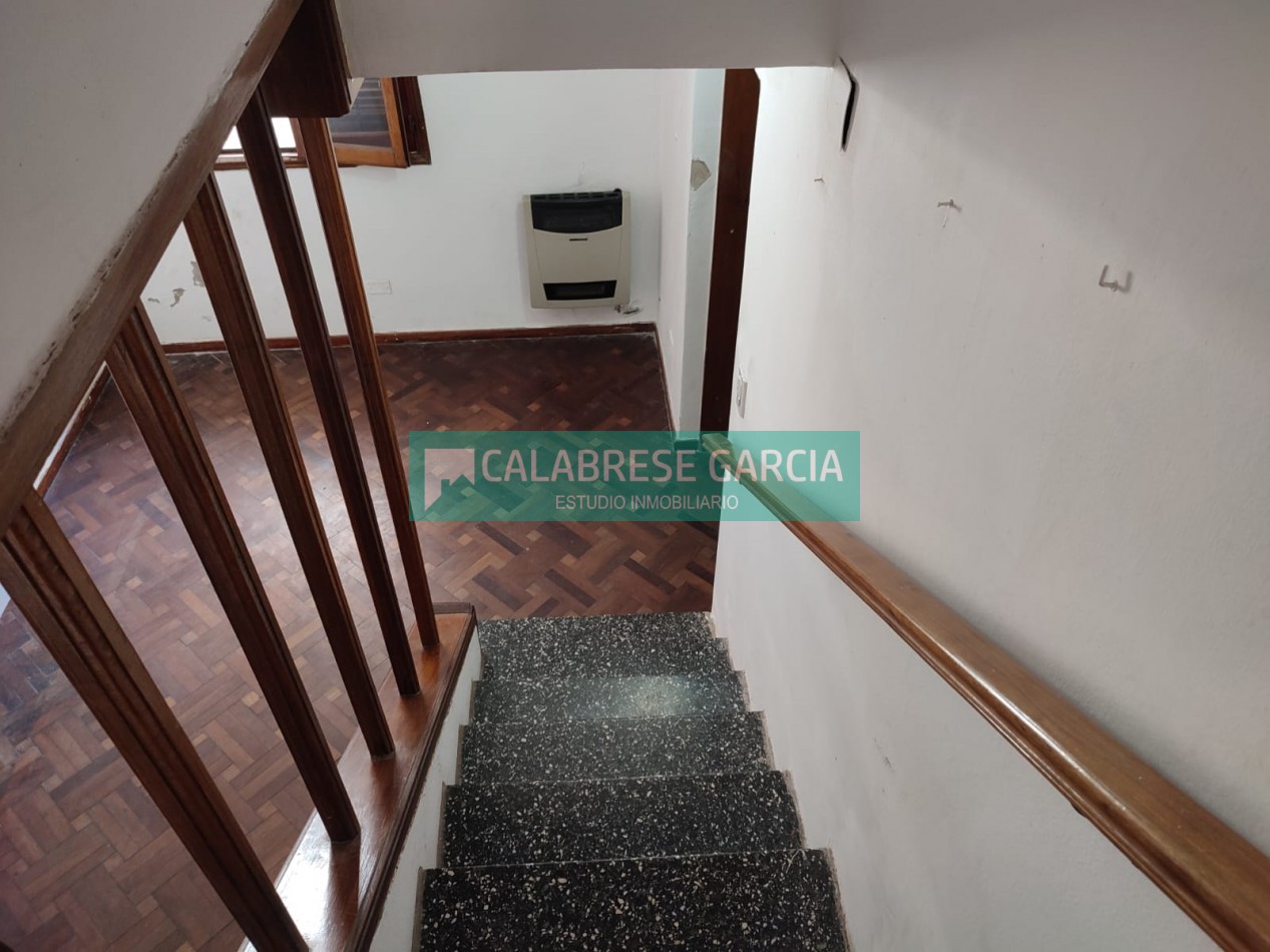 RETASADO ! IMPERDIBLE OPORTUNIDAD VENDO CASA A METROS DE LA PLAZA DE MAYO Y PEATONAL APTA CREDITO