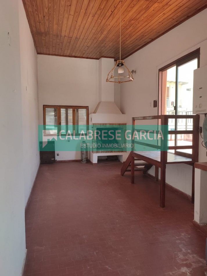 RETASADO ! IMPERDIBLE OPORTUNIDAD VENDO CASA A METROS DE LA PLAZA DE MAYO Y PEATONAL APTA CREDITO