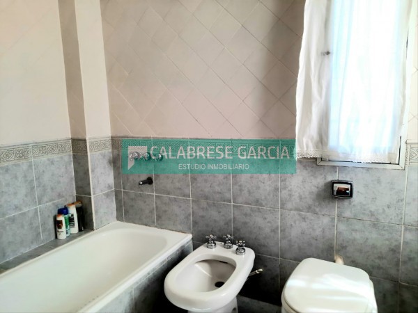 SE VENDE CASA ZONA CENTRO-PARQUE