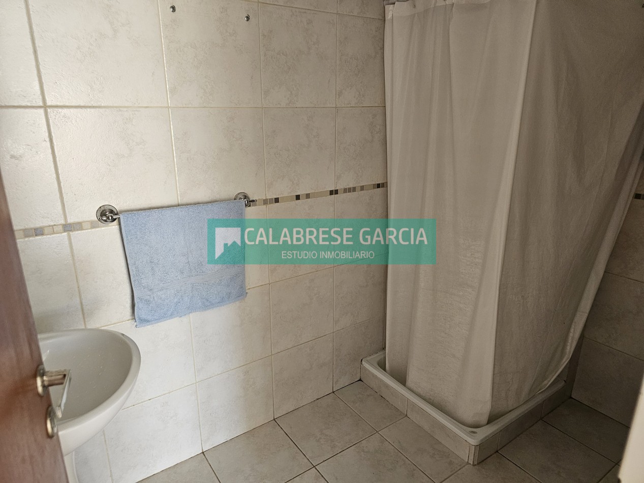 En venta monoambiente , zona centro , dos patios , cocina separada !