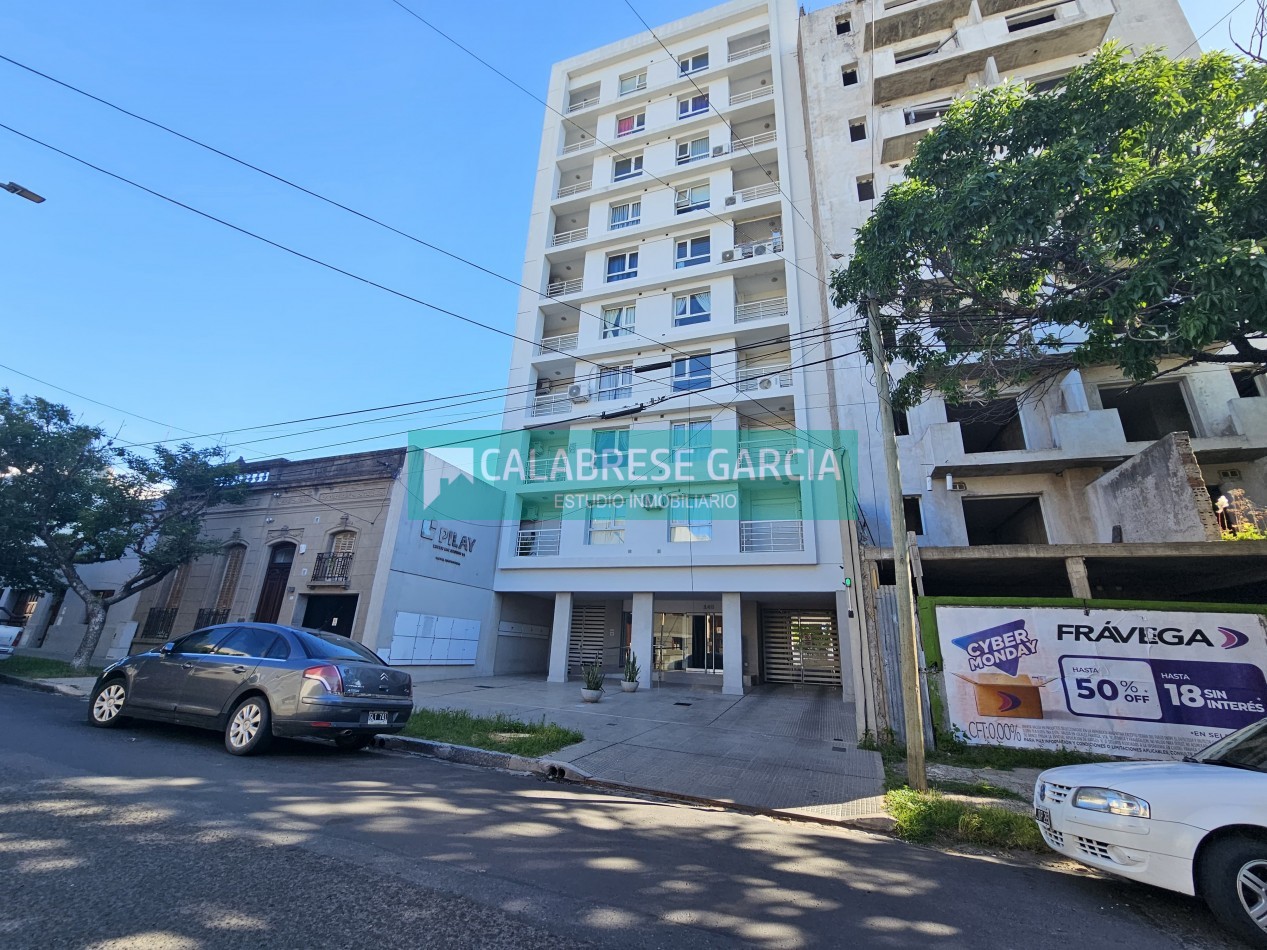 En venta monoambiente , zona centro , dos patios , cocina separada !