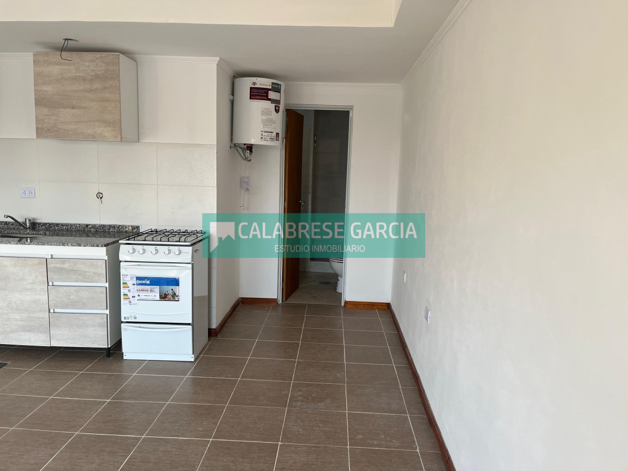 Alquilo Monoambiente al frente zona Laprida y Patagonia