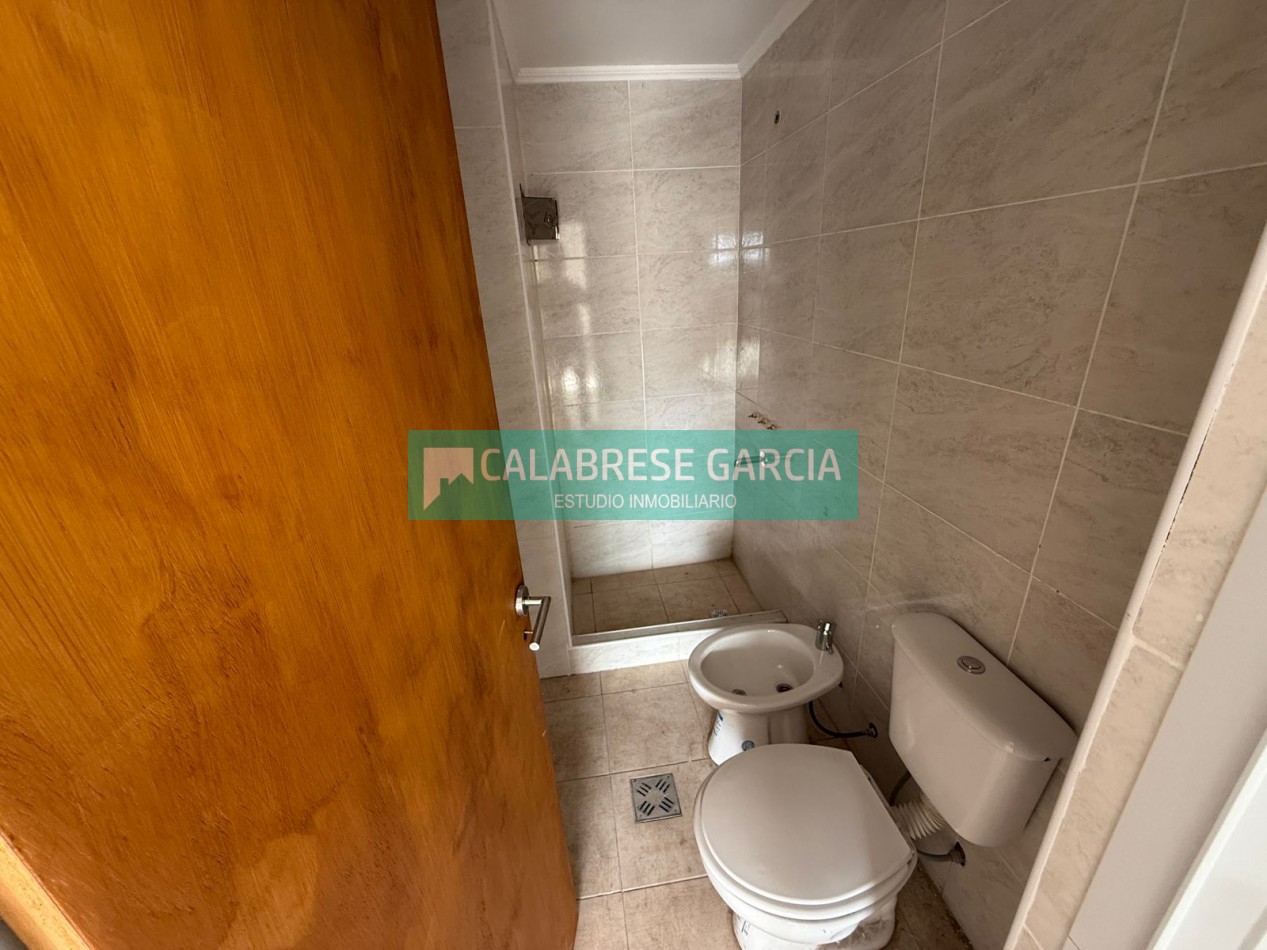 En venta monoambiente , con balcon y edificio con ascensor !