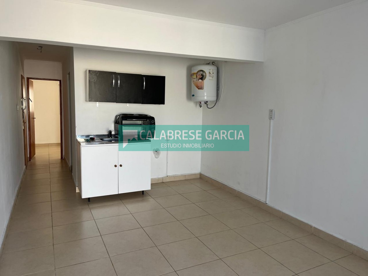 Alquilo departamento de 1 dormitorio PB contrafrente con patio zona Bv. Racedo y Av. de las Americas