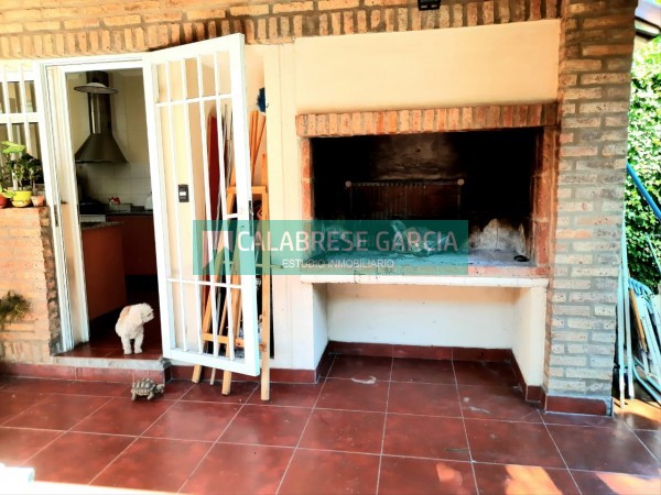 SE VENDE CASA ZONA CENTRO-PARQUE