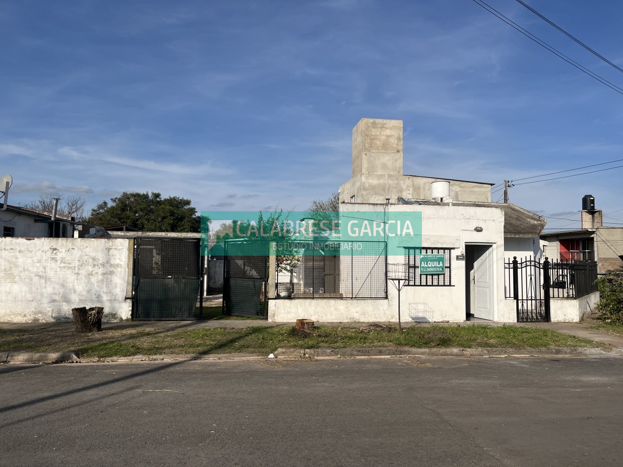 Alquilo casa zona Av. Jorge Newbery y Caputto