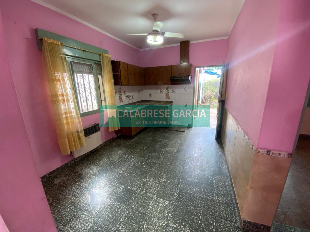 se vende casa de dos dormitorios zona Ex Hipodromo 