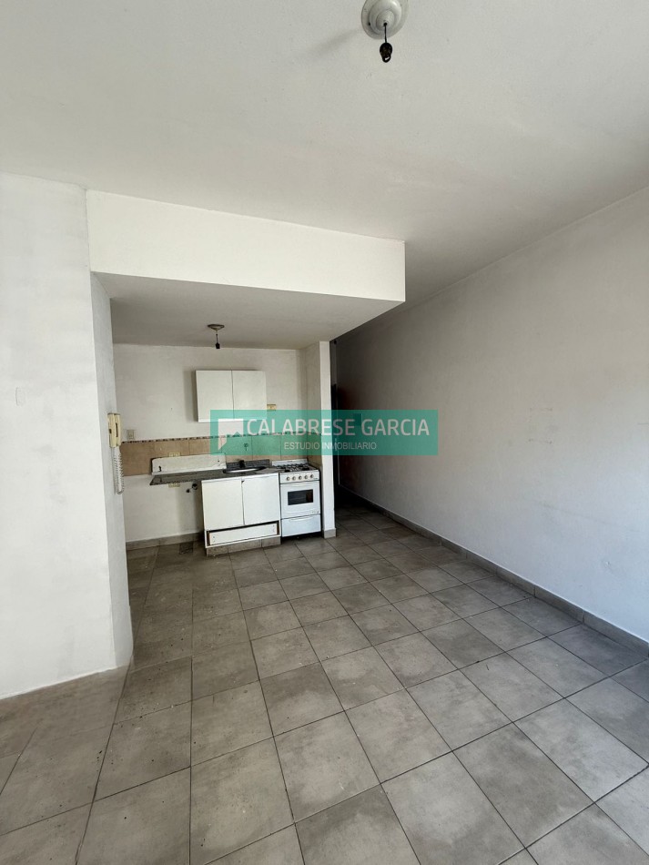 Se alquila monoambiente zona centro por ascensor