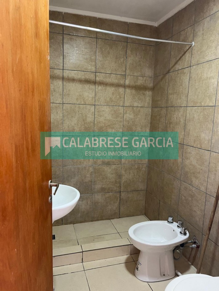 Alquilo departamento de 1 dormitorio PB contrafrente con patio zona Bv. Racedo y Av. de las Americas