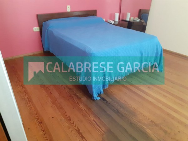 SE VENDE CASA ZONA CENTRO PARQUE CON PISCINA 