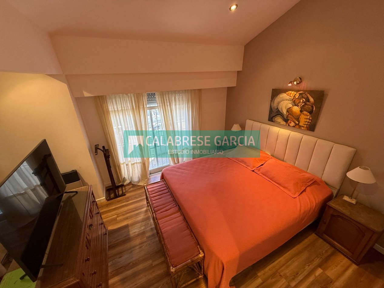 En venta casa zona centro parque , cochera, patio verde !