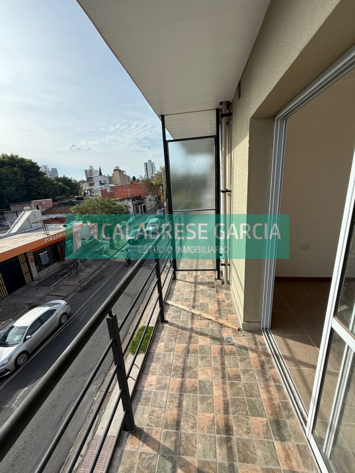 En venta monoambiente , con balcon y edificio con ascensor !