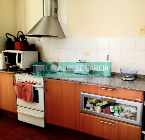 SE VENDE CASA ZONA CENTRO-PARQUE