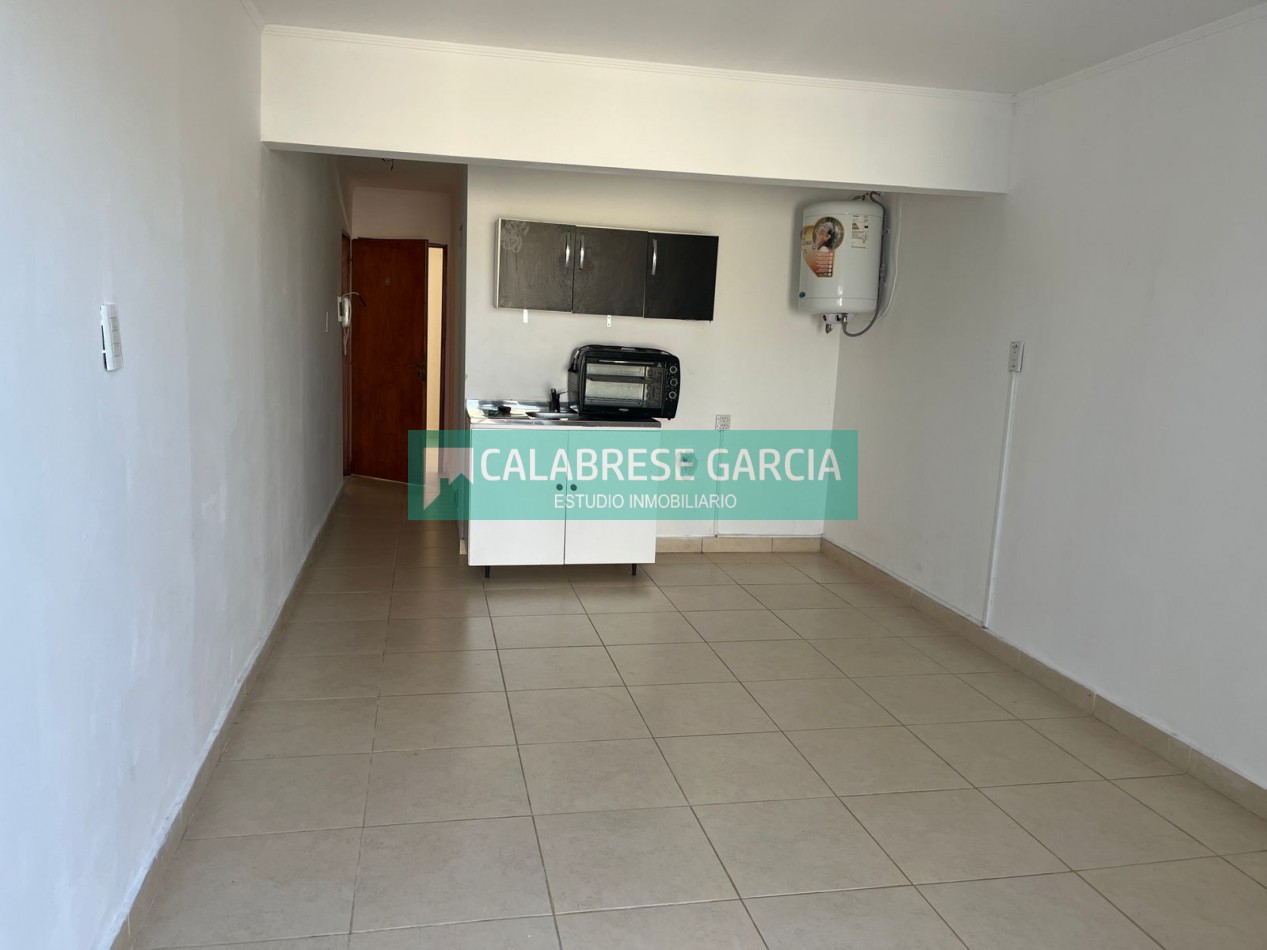 Alquilo departamento de 1 dormitorio PB contrafrente con patio zona Bv. Racedo y Av. de las Americas