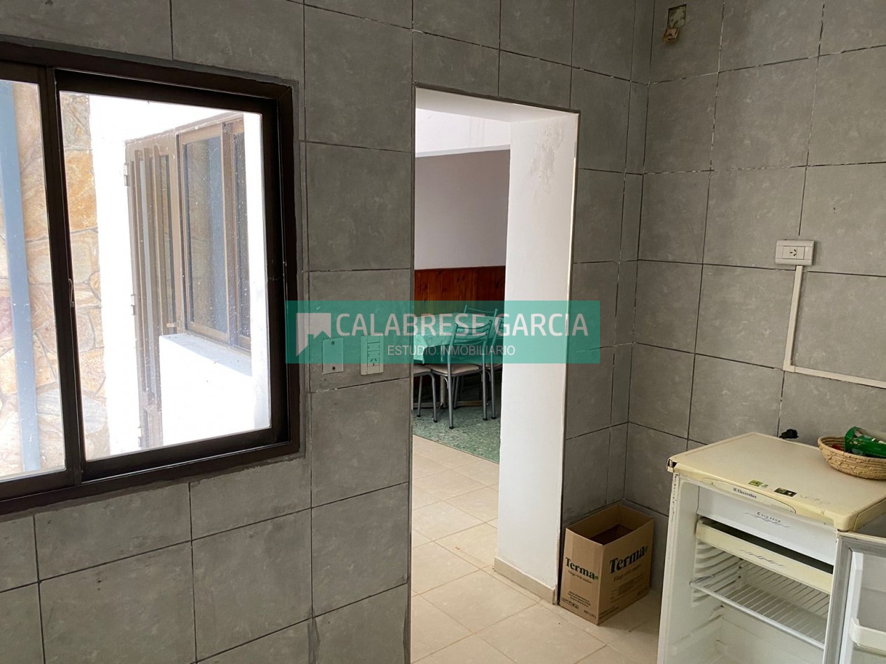 RETASADO ! IMPERDIBLE OPORTUNIDAD VENDO CASA A METROS DE LA PLAZA DE MAYO Y PEATONAL APTA CREDITO