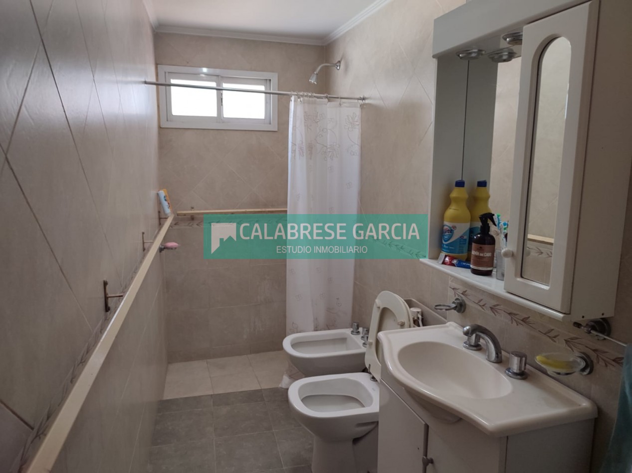 RETASADO ! IMPERDIBLE OPORTUNIDAD VENDO CASA A METROS DE LA PLAZA DE MAYO Y PEATONAL APTA CREDITO