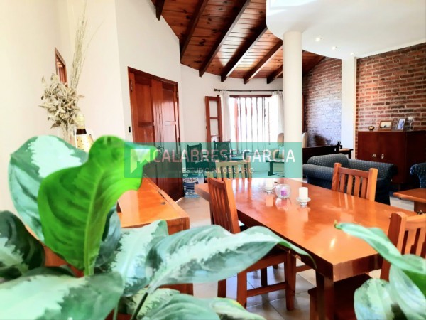 SE VENDE CASA ZONA CENTRO-PARQUE