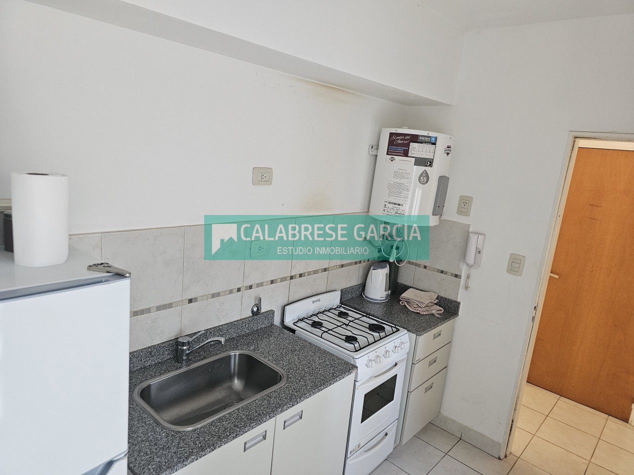 En venta monoambiente , zona centro , dos patios , cocina separada !