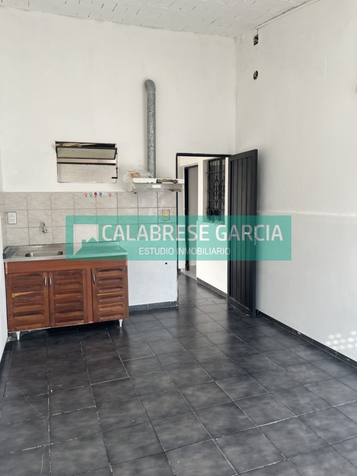 Alquilo casa zona Av. Jorge Newbery y Caputto