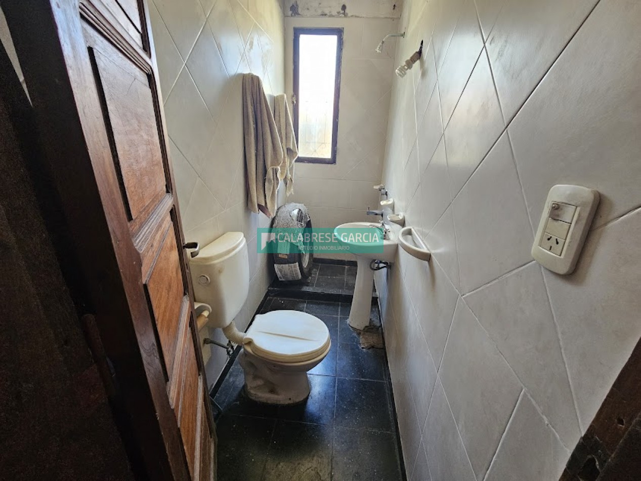 Se vende casa zona Churruarin y Gdor Crespo