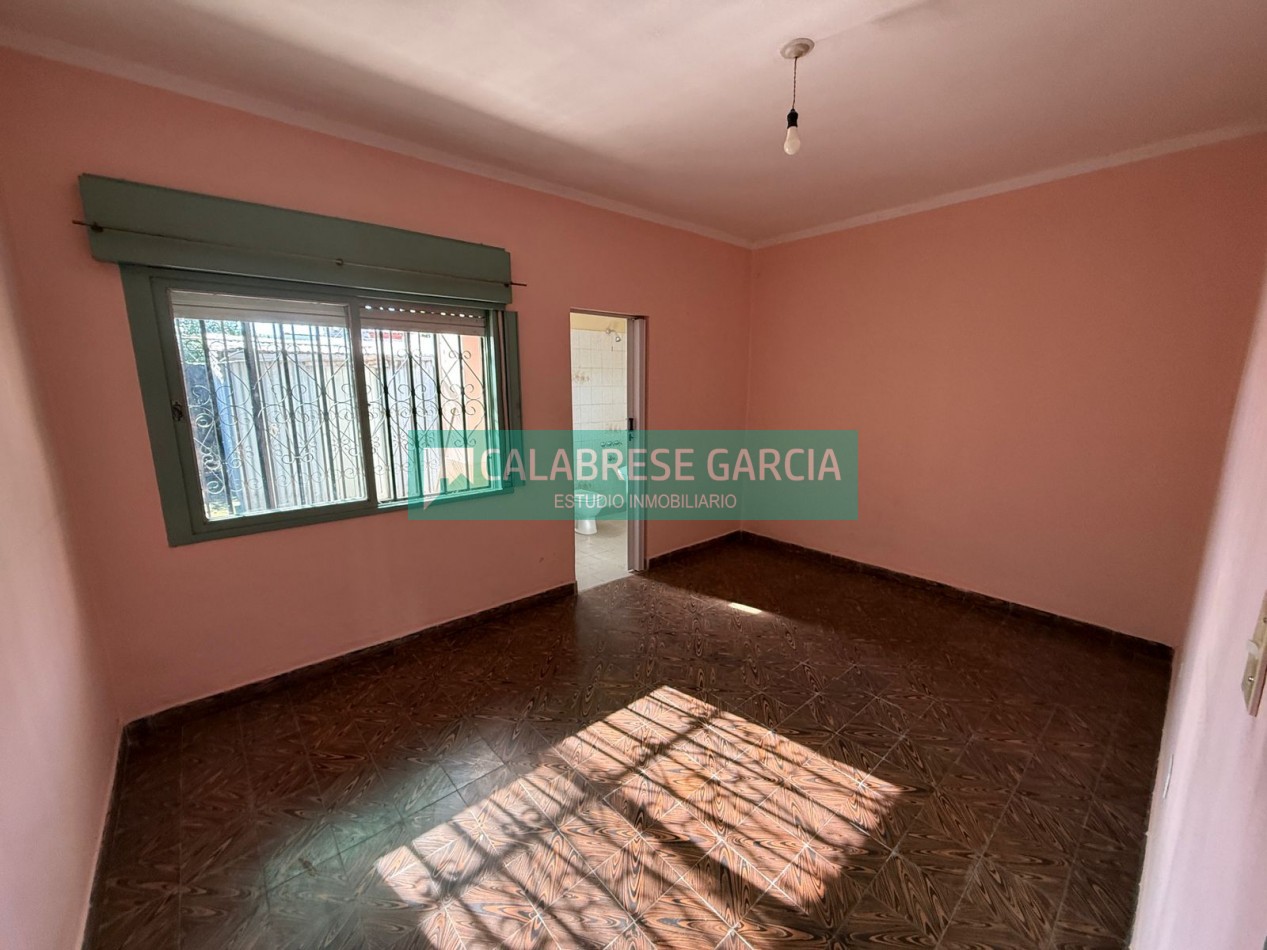 se vende casa de dos dormitorios zona Ex Hipodromo 
