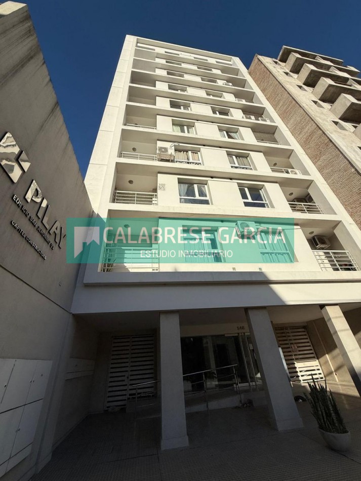 En venta monoambiente , zona centro , dos patios , cocina separada !