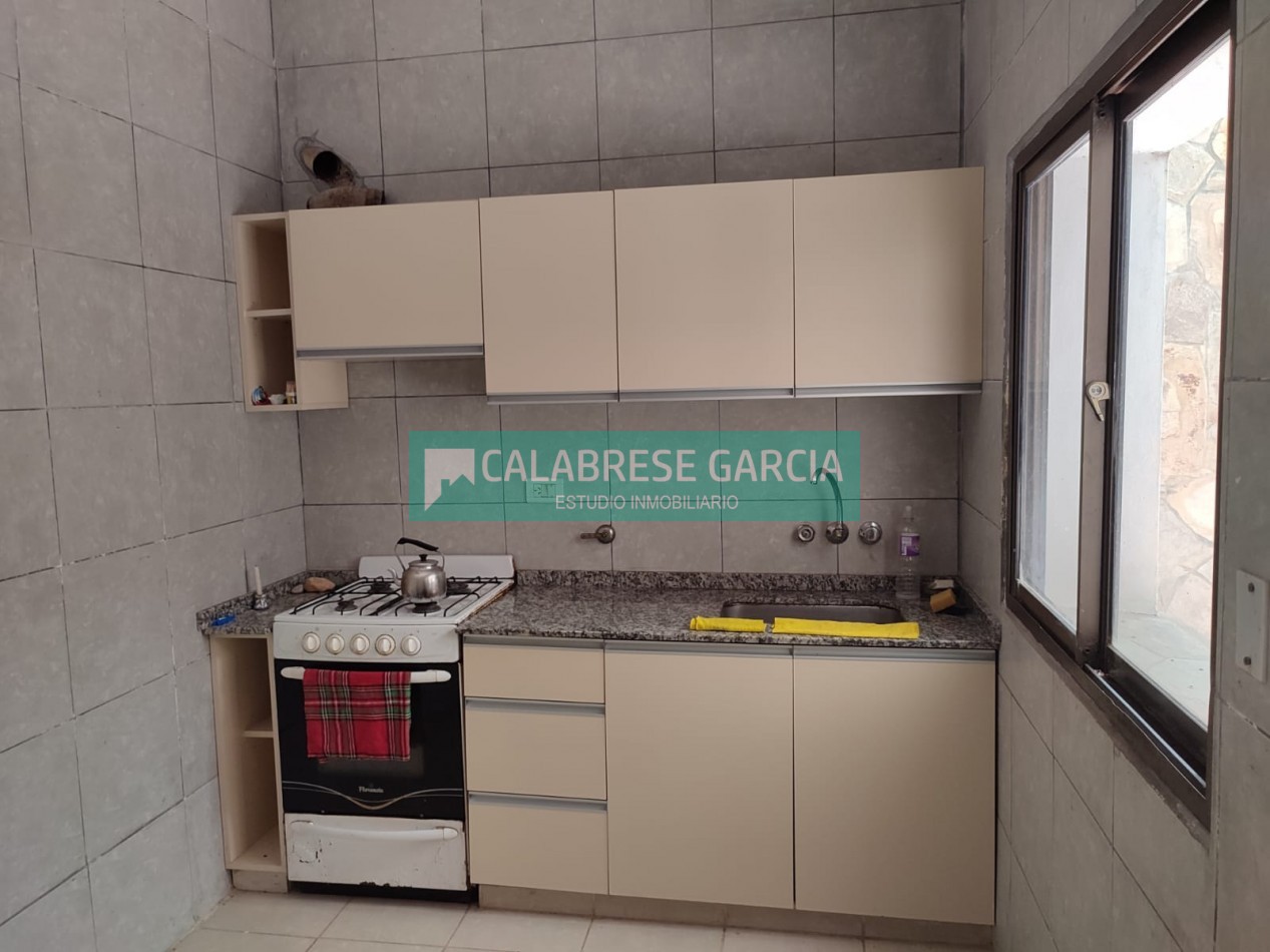 RETASADO ! IMPERDIBLE OPORTUNIDAD VENDO CASA A METROS DE LA PLAZA DE MAYO Y PEATONAL APTA CREDITO