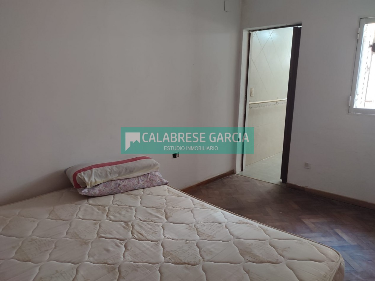 RETASADO ! IMPERDIBLE OPORTUNIDAD VENDO CASA A METROS DE LA PLAZA DE MAYO Y PEATONAL APTA CREDITO