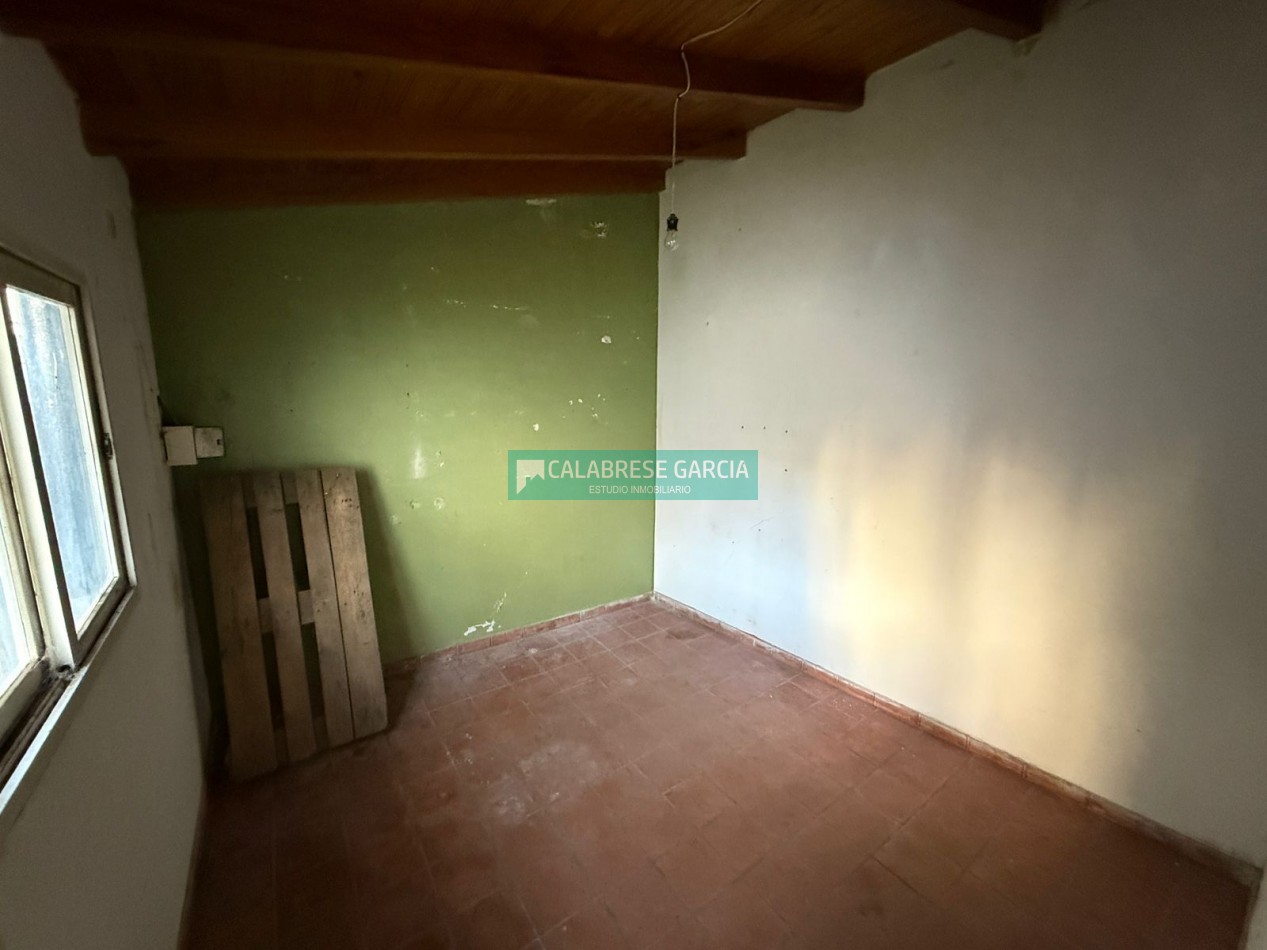 Se alquila casa de tres dormitorios 