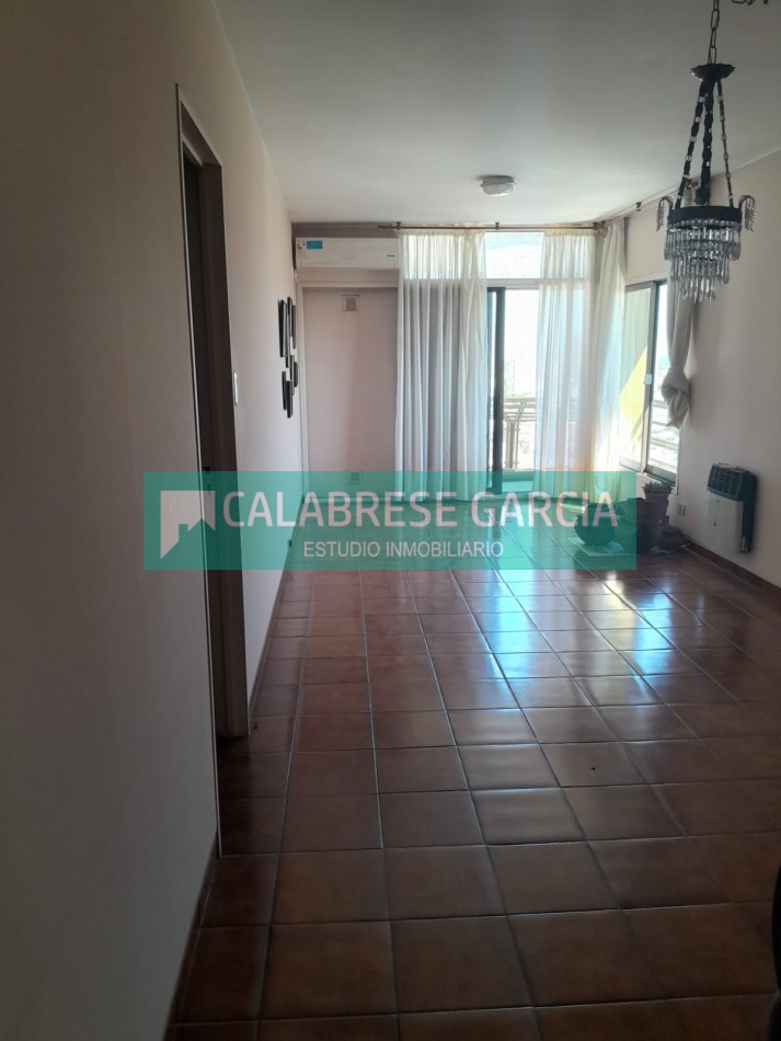 Piso en zona centro tres dormitorios , dos baños , dos cocheras techadas !