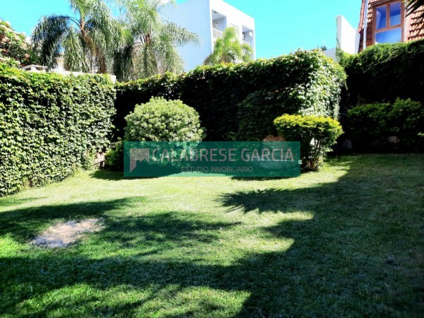 SE VENDE CASA ZONA CENTRO-PARQUE