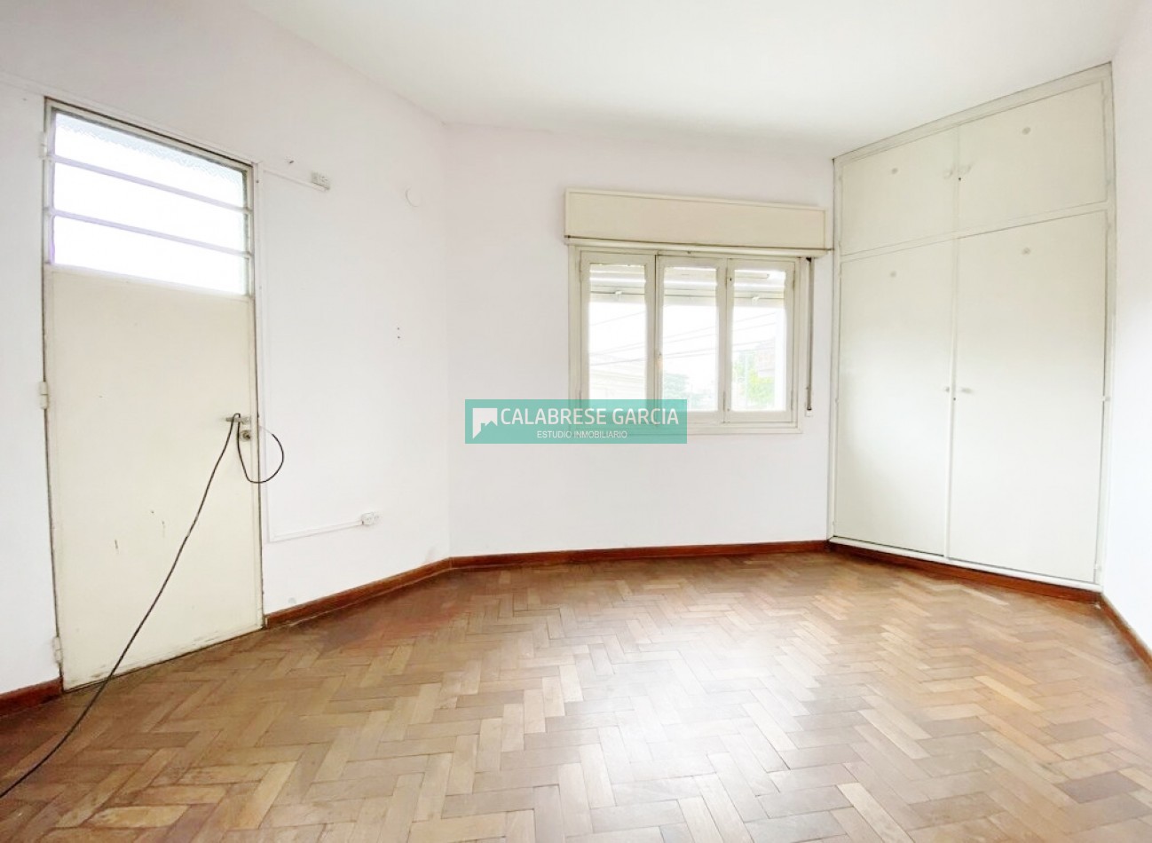 EN VENTA CASA EN EL CENTRO DE LA CIUDAD DOS DORMITORIOS