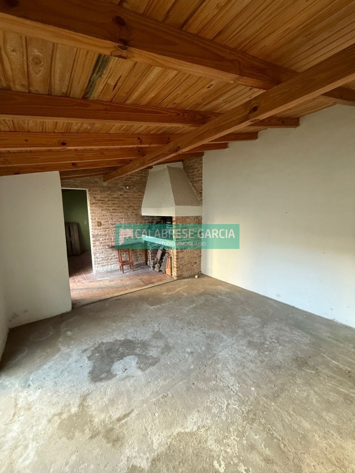 Se alquila casa de tres dormitorios 