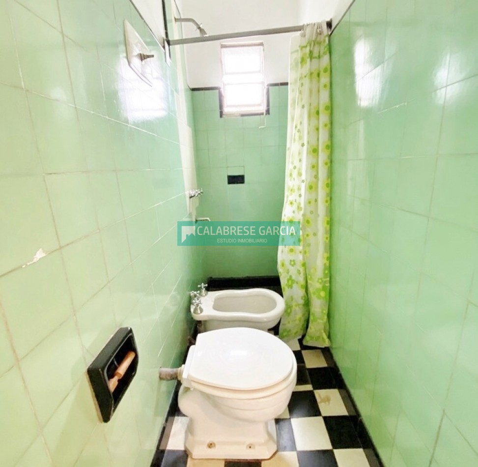 EN VENTA CASA EN EL CENTRO DE LA CIUDAD DOS DORMITORIOS