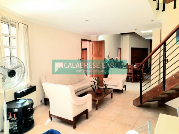 SE VENDE CASA ZONA CENTRO-PARQUE