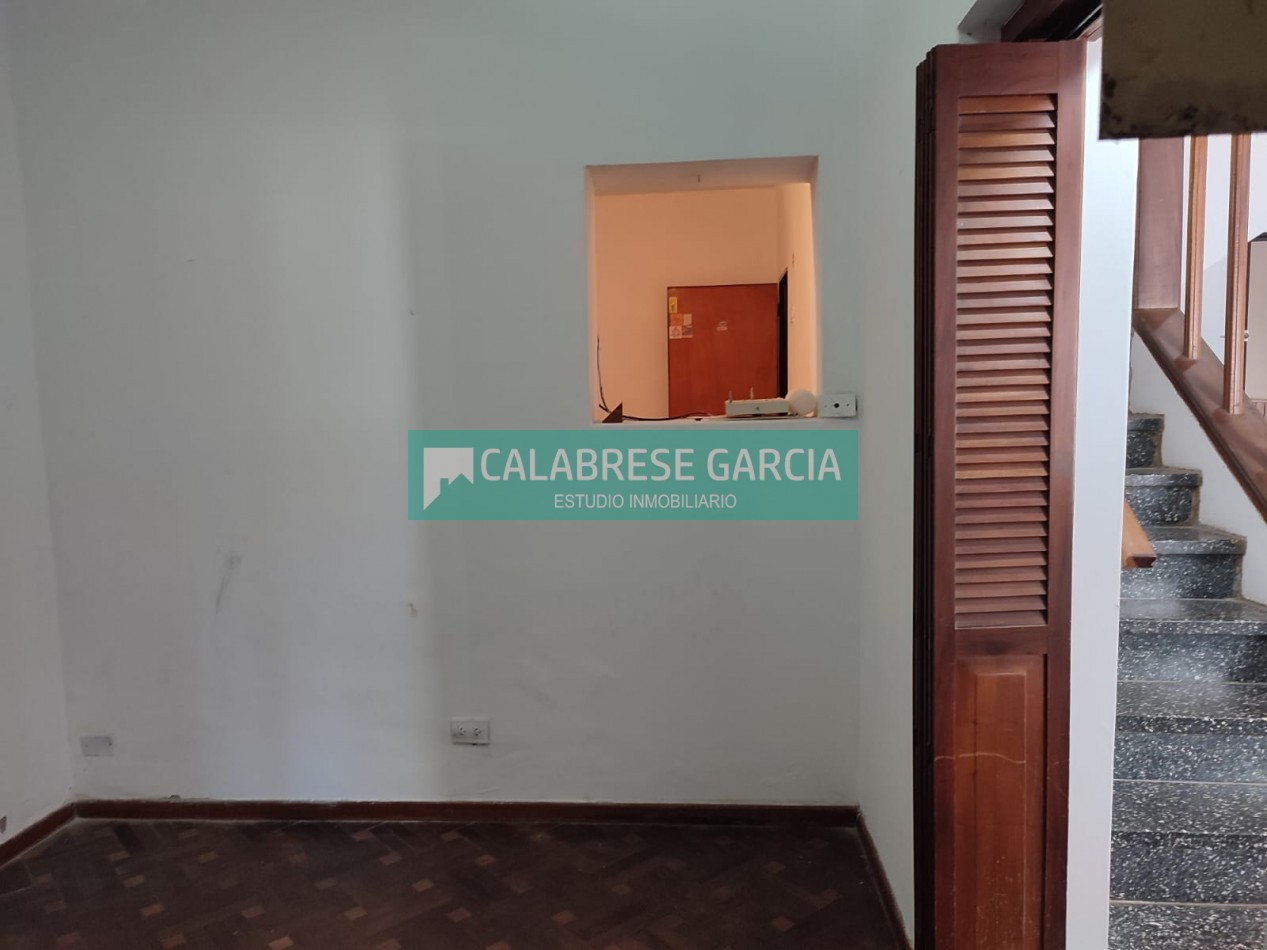 RETASADO ! IMPERDIBLE OPORTUNIDAD VENDO CASA A METROS DE LA PLAZA DE MAYO Y PEATONAL APTA CREDITO