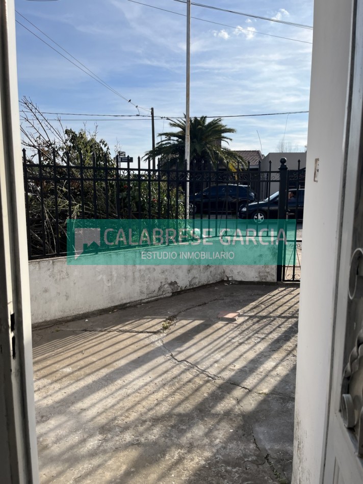 Alquilo casa zona Av. Jorge Newbery y Caputto