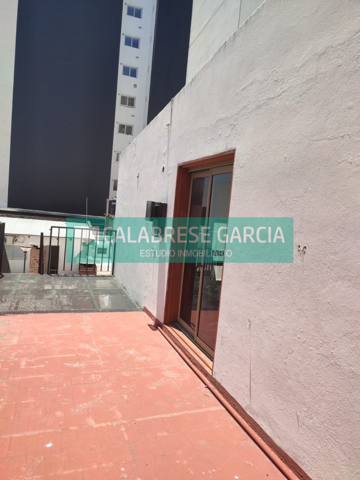 RETASADO ! IMPERDIBLE OPORTUNIDAD VENDO CASA A METROS DE LA PLAZA DE MAYO Y PEATONAL APTA CREDITO